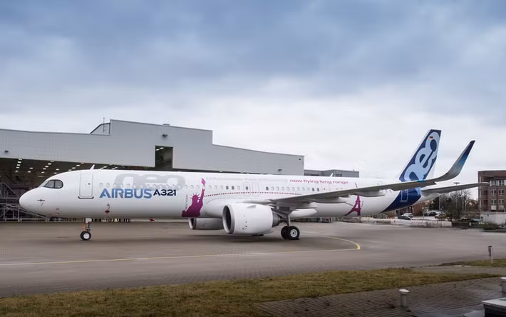 A321 có tầm bay 7.400km, kích thước máy bay lần lượt là 44,51m chiều dài, 11,76m chiều cao và 35,8m chiều rộng sải cánh. Ảnh: Airbus.