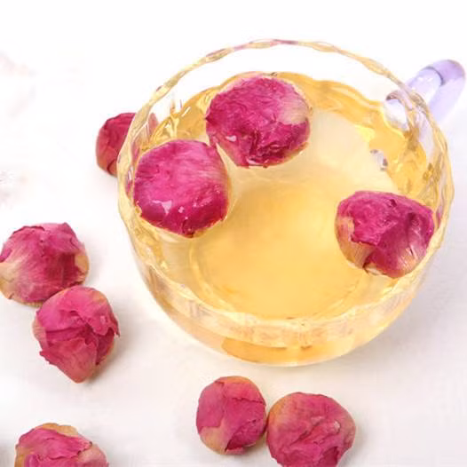 Tương tự, chị Mai Ngọc (Cổ Nhuế, Bắc Từ Liêm, Hà Nội) cũng tìm và đặt mua tới 5 hộp trà hoa mẫu đơn - thảo mộc thiên nhiên vừa để dùng vừa làm quà biếu Tết.