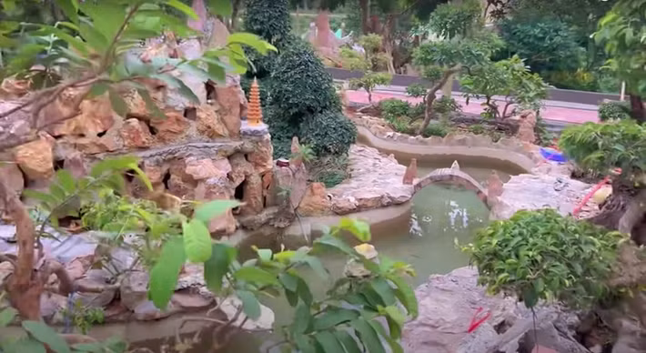 Khu sân vườn là nơi diễn viên hài Mạc Văn Khoa tâm đắc đầu tư dành tặng sở thích của bố. Ảnh chụp màn hình
