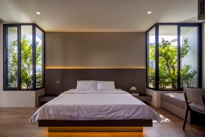 Không đơn thuần là khu vực nghỉ ngơi, phòng ngủ đã trở thành nơi chiêm ngưỡng vẻ đẹp, sự yên bình của thiên nhiên. Ảnh: Hiroyuki Oki