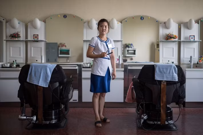 Khác với cuộc sống thường nhật của người dân nước này, hội con nhà giàu Triều Tiên sống rất sang chảnh.