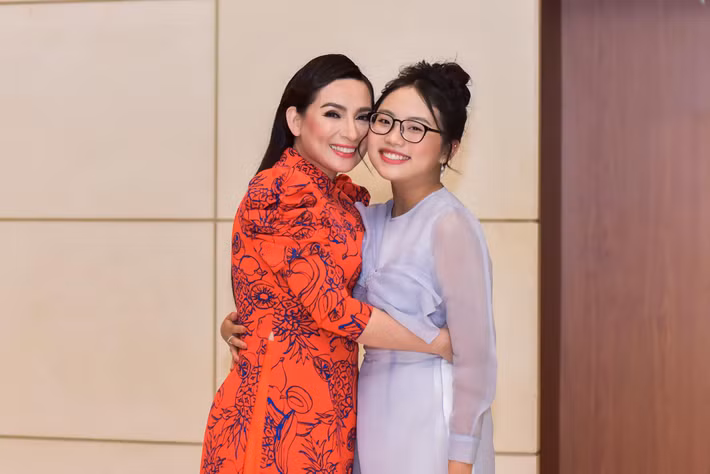 Có lần, Quang Lê từng tiết lộ, cát-xê của con gái nuôi Phương Mỹ Chi cao gấp đôi anh. Ảnh: Vietnamnet.