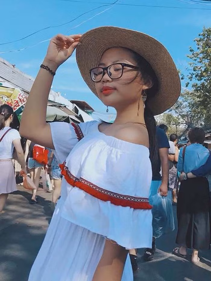 Nhờ mức thu nhập khủng mà Phương Mỹ Chi mở hẳn cho mẹ một quán chè riêng và mua cho cả gia đình một căn nhà khang trang tại Sài Gòn. Ảnh: GDVN.