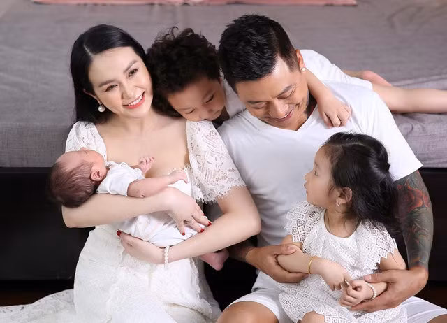 Từ đó, nhiều người đoán rằng việc kiếm trăm triệu mỗi ngày với vợ của Tuấn Hưng không quá khó khăn. Nguồn ảnh: Internet