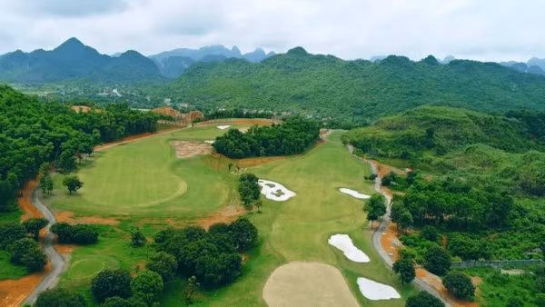 Vừa qua Thanh tra Bộ Xây dựng quyết định xử phạt dự án sân golf Kim Bảng (Hà Nam) do xây dựng hàng loạt các hạng mục công trình không phép. Ảnh: Tiền phong.