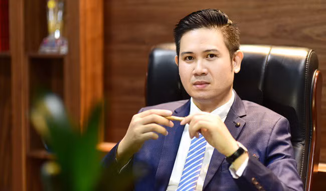 Năm 2009, Phạm Văn Tam làm dòng thương hiệu điện tử gia dụng nhưng không bán được vì vô danh, người tiêu dùng không tin tưởng.