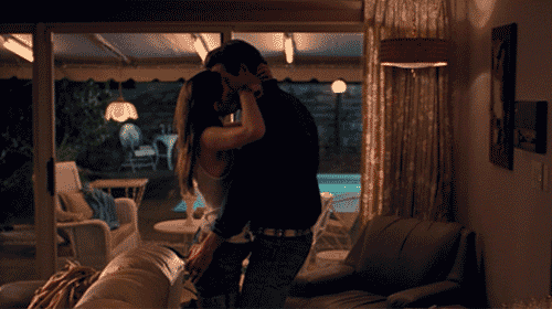 Nụ hôn cháy bỏng.