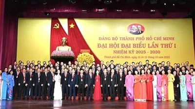 Ra mắt Đoàn đại biểu TPHCM dự Đại hội đại biểu toàn quốc lần thứ XIV của Đảng
