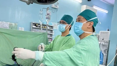 Nhầm rối loạn tiêu hóa, bé 3 tuổi vỡ ruột thừa suýt tử vong