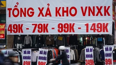 Giảm giá sốc cuối năm: Cẩn trọng chiêu trò “nâng giá rồi xả”