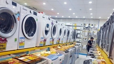 Thị trường điện máy sôi động, máy giặt giảm giá tới một nửa