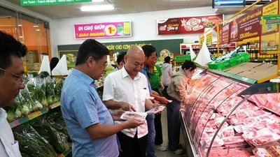 Khảo sát thị trường Tết: TP HCM sẵn sàng phục vụ người dân