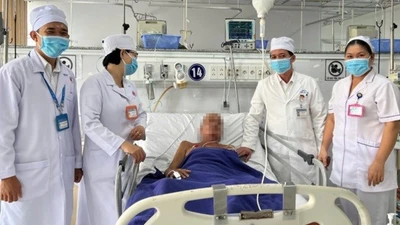 Suýt mất mạng vì ăn nho: Bác sĩ cảnh báo nguy cơ hóc dị vật