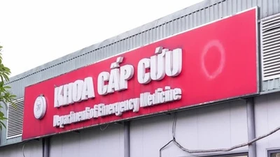 Tai nạn hy hữu trong nhà vệ sinh, bé 8 tuổi nhập viện khẩn cấp