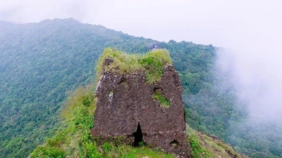 Gia Lai đầu tư mở đường lên tháp Champa Hòn Chuông trên đỉnh núi cao 800 m