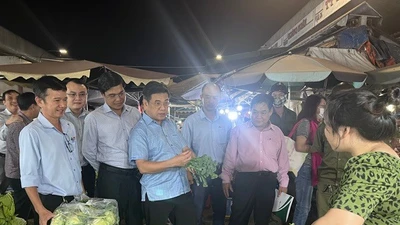 TP HCM: Nguồn cung hàng Tết tăng 30 – 80% so với ngày thường