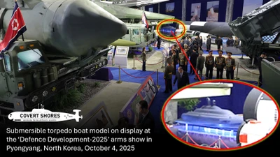 Chiếc tàu ngầm xuất hiện ở một góc xa trong bức ảnh do KCNA công bố.