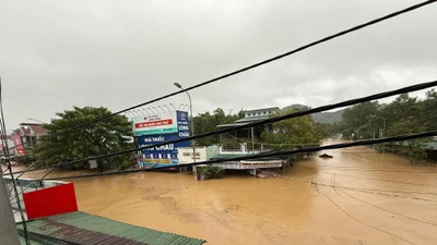 Lũ trên các sông ở Quảng Ngãi lên cao, nguy cơ đạt đỉnh lịch sử