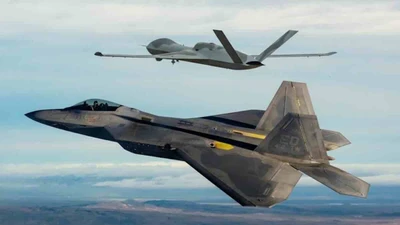 Phi công Mỹ lần đầu điều khiển UAV phối hợp tác chiến cùng F-22