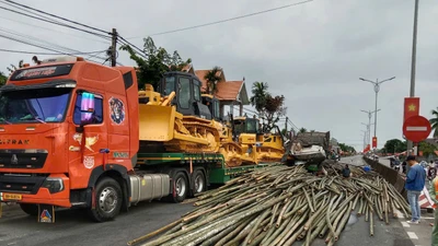 Vụ tai nạn trên quốc lộ 1 làm một người tử vong, xe tải đổ tràn tre