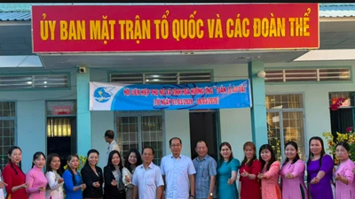 Bà Nguyễn Quỳnh Liên tiếp xúc cử tri tại xã Vĩnh Hòa, An Giang 