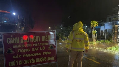 Đèo Gia Bắc lại sạt lở, QL28 bị chia cắt do mưa lớn