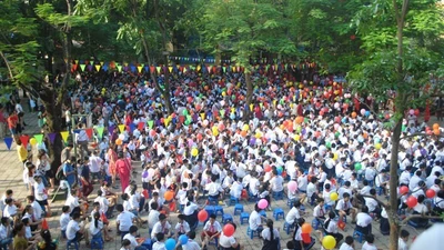 Nhiều quận huyện của Hà Nội thiếu trường học do dân số cơ học tăng nhanh.