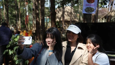 Đông đảo khách du lịch đổ về Măng Đen dịp Tết Dương lịch 2026