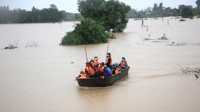 Đến ngày 23/11 đợt mưa lũ ở miền Trung đã làm 102 người chết và mất tích 