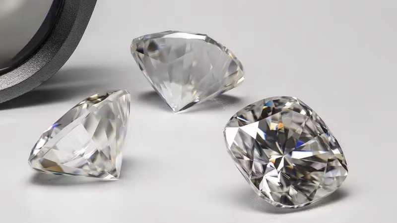 "Kim cương bình dân" giá 1,5 triệu đồng phủ sóng Shopee