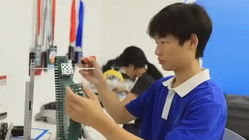 Thiếu niên 19 tuổi dẫn đầu doanh nghiệp công nghệ drone và AI