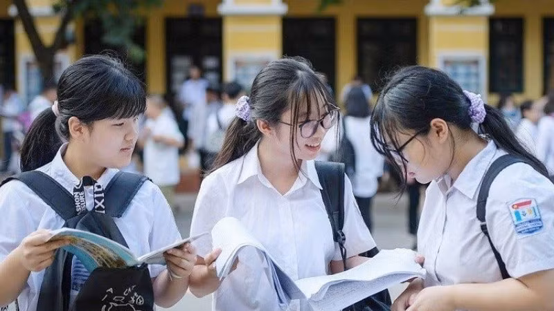 Học sinh cuối cấp đối mặt áp lực thi tuyển lớp 10