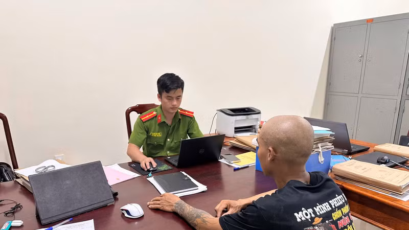 Phẫn nộ con trai livestream chửi bới, dọa đánh mẹ đẻ ở Hà Tĩnh