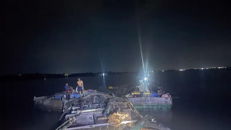 Phát hiện 4 phương tiện vận chuyển cát lậu ở Đồng Tháp