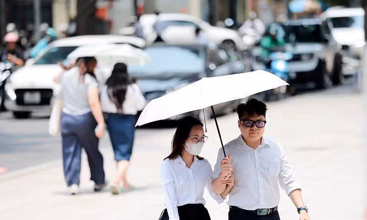 Thời tiết ngày 15/6: Bắc Bộ mưa lớn, Trung Bộ tiếp tục nắng nóng gay gắt