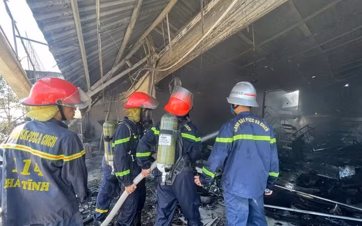 “Bà hoả” thiêu rụi cửa hàng điện máy ở Hà Tĩnh