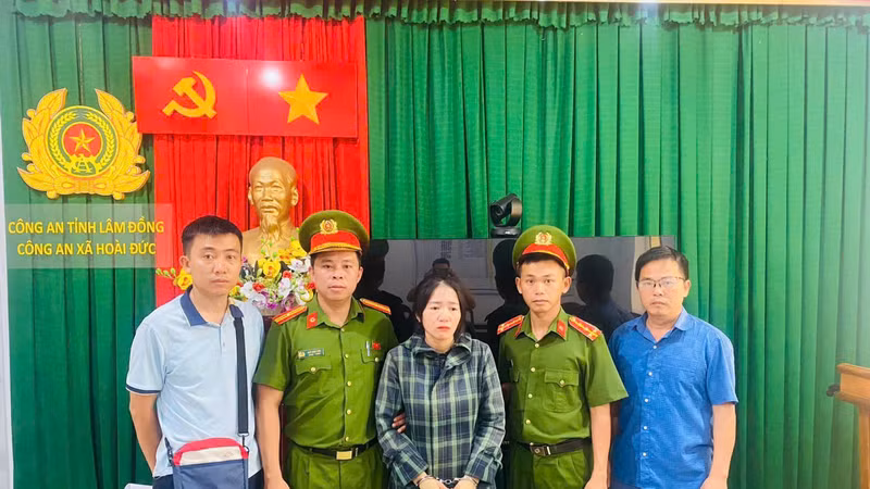 Bắt giữ nữ đối tượng truy nã hơn một năm trốn chạy