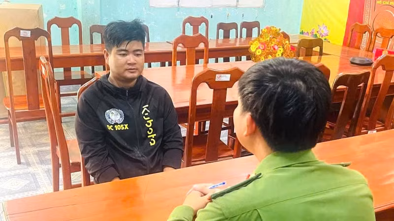 Cướp tài sản bằng dao tại An Giang, thanh niên đầu thú sau khi bị truy bắt