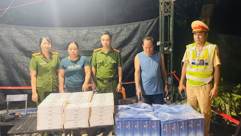 Khởi tố cặp đôi buôn bán hàng cấm ở Huế