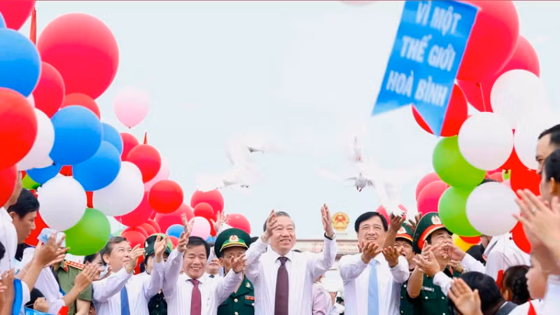 Tổng Bí thư, Chủ tịch nước Tô Lâm dự Lễ Thượng cờ "Thống nhất non sông"