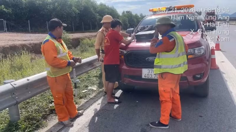 Tài xế điều khiển ô tô đi ngược chiều trên cao tốc do buồn ngủ