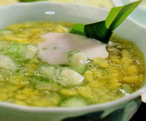 Cháo ý dĩ: Ý dĩ 50g, cháy cơm 30g, hạt sen 50g, đường 30g. Ý dĩ xay thành bột. Cháy cơm loại vàng ngon phơi khô sao vàng xay thành bột. Hạt sen ngâm với nước chanh một đêm hôm sau vớt ra phơi khô tán bột. Tất cả cho vào nồi thêm cho nước vừa đủ, đun trên lửa nhỏ, cháo chín cho đường vào quấy đều, cháo sôi lại là được. Cho trẻ ăn lúc còn nóng, chia 3 lần trong ngày, cần ăn từ 10 - 20 ngày.