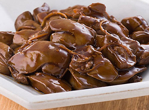 Gan gà hấp: Gan gà 150g, phục linh 10g, bột gia vị vừa đủ. Phục linh tán thành bột. Gan gà rửa sạch thái vừa miếng ướp gia vị. Trộn bột phục linh với gan gà cho đều hấp cách thuỷ, khi chín cho trẻ ăn ngày 1 lần lúc đói, cần ăn liền 5 - 10 ngày. Có thể thay gan gà bằng gan lợn.