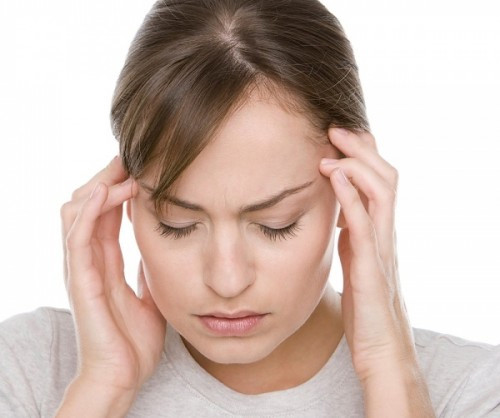 Hoa mắt, chóng mặt. Hoa mắt chóng mặt là dấu hiệu thường gặp trong 3 tháng đầu mang thai do chứng ốm nghén nhưng nó cũng có thể là triệu chứng của bệnh huyết áp thấp thai kỳ. Trong trường hợp bạn thường xuyên bị chóng mặt, đứng lên ngồi xuống không yên và luôn trong trạng thái mệt mỏi, đó là dấu hiệu cần cẩn trọng.