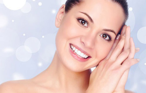 Chống lão hóa. Một nghiên cứu tại Nhật Bản cho thấy, vỏ của trái hồng có chứa chất phytochemical có thể bảo vệ tế bào chống lại các tổn thương do quá trình ôxy hóa có liên quan đến lão hóa gây ra. Hãy ăn hồng thường xuyên để giúp duy trì vẻ tươi trẻ của bạn.