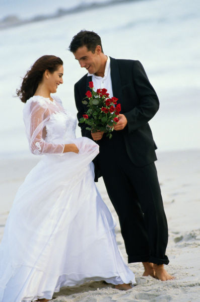 Hôn nhân bận rộn vì sự nghiệp. Một số người sẽ không bao giờ chịu ngồi yên, họ luôn luôn di chuyển, họ không có lễ tết, không nghỉ ngơi, cứ như vậy sẽ khiến đối phương cảm thấy mình bị ghẻ lạnh. Một người như vậy nếu không thể khống chế bản thân, dành nhiều thời gian cho vợ/chồng, chỉ biết lao đầu vào công việc thì sớm muộn gì cuộc hôn nhân này cũng tan vỡ.