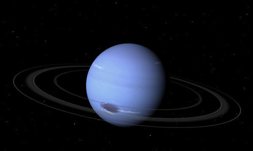 Hải Vương tinh. Sao Hải Vương là hành tinh nằm xa Mặt Trời nhất trong Thái Dương hệ. Nhiệt độ bề mặt khoảng -218 độ C. Hành tinh này cũng có một lượng băng cực lớn tạo thành từ nước và các chất khí đóng băng. Các nhà thiên văn học vì thế có lúc gọi Sao Hải Vương là “người khổng lồ băng giá”