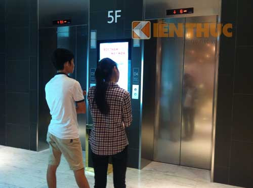 Theo quan sát, tòa nhà Lotte có nhiều hệ thống thang máy.