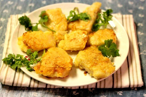 Hạn chế các thức ăn chứa nhiều chất béo, thức ăn chiên xào nhiều dầu mỡ, thức ăn nướng, xông khói, nội tạng động vật, bánh kem, chocolate… Đây là những thức ăn rất dễ sinh đàm nhiệt, thấp nhiệt, động hỏa, cũng không có lợi cho người bệnh sởi.