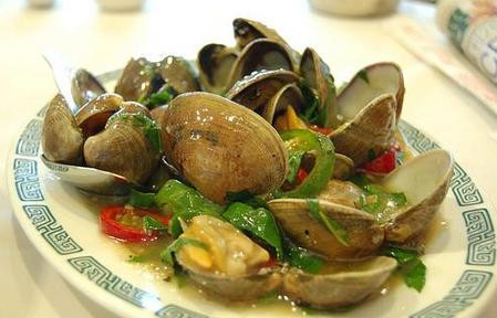 Những thực phẩm nên tránh khi bị bệnh sởi: Theo các bác sĩ chuyên khoa, khi bị bệnh sởi bệnh nhân nên kiêng các loại thức ăn chứa protein gây dị ứng như kiêng dùng các loại thủy sản, cá rô, cá chép, cá hoa vàng, cua, tôm càng, tôm nõn, cá diếc, sò, nghêu...